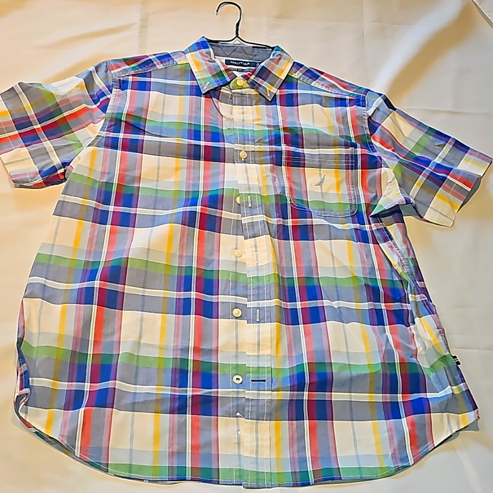 Nautica mens Classic fit stretch short sleeve button up shirt size medium
